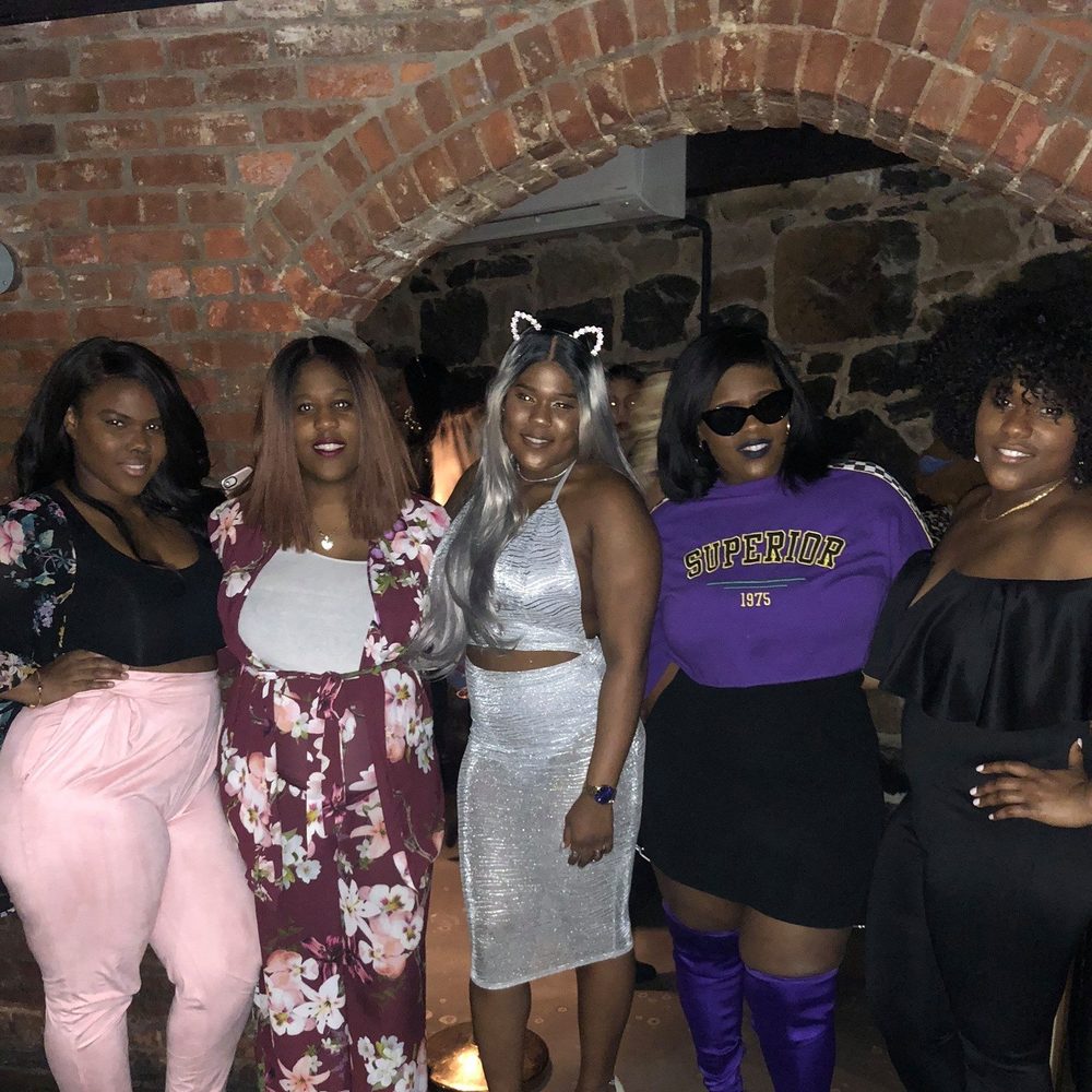 Meet your Posher, Whitney